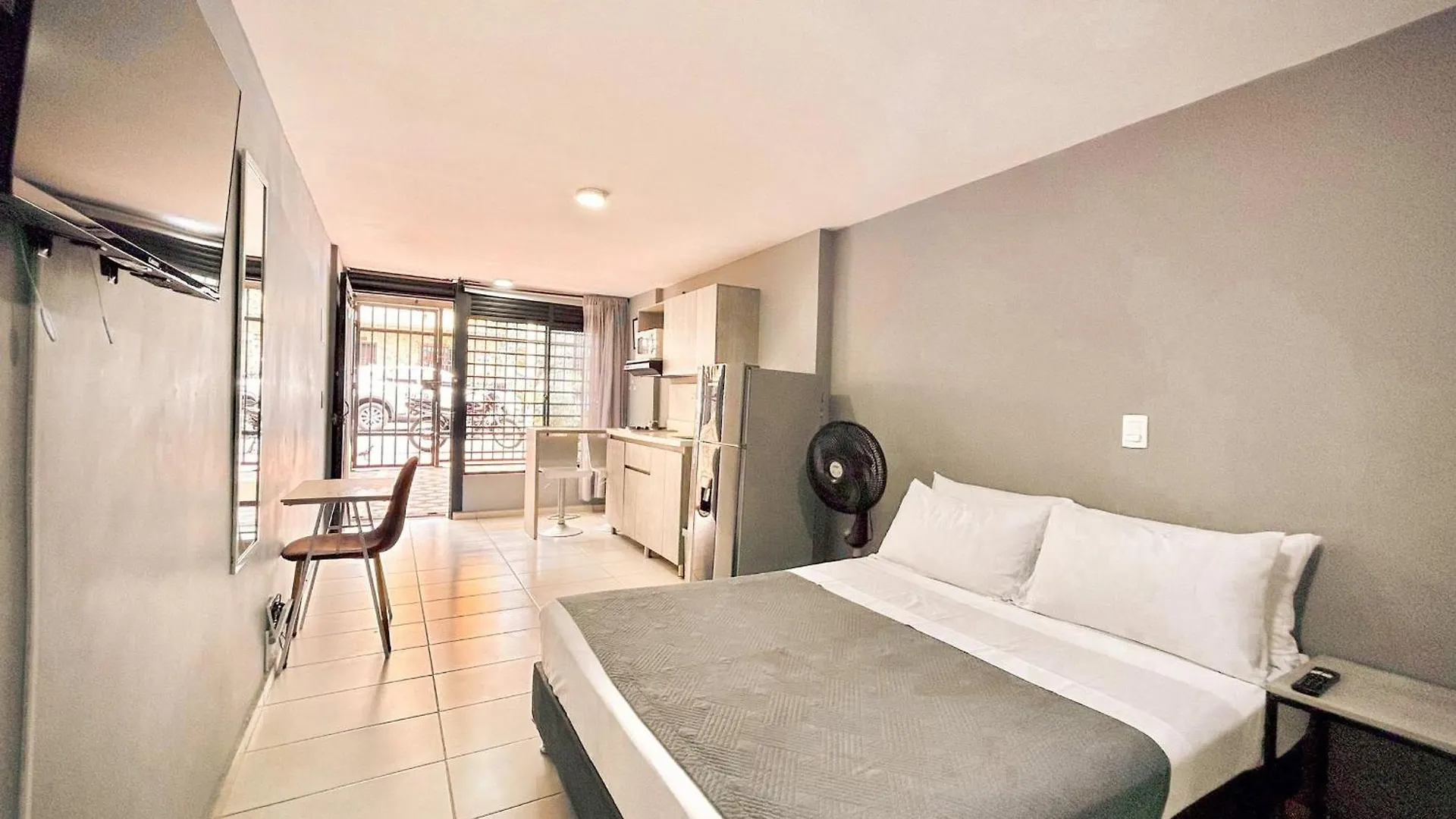 Apartamentos Y Loft Laureles Medellin 0*,