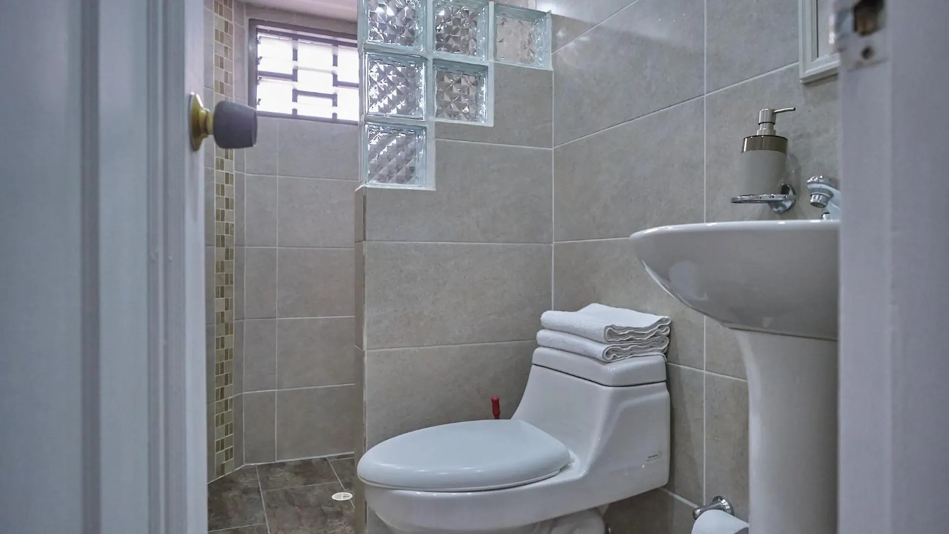 Apartamentos Y Loft Laureles Медельин 0*,